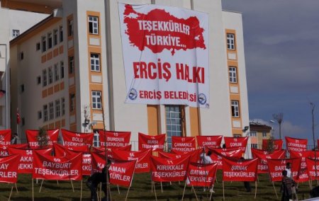 Ercişliler tüm Türkiye'ye pankartlarla teşekkür etti