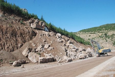 Erciyes Dağı'nın 50 yıl yol problemi olmayacak