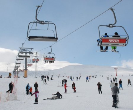 Erciyes Kayak Merkezi’nde haftasonu bereketi
