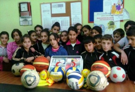 Erciyes Üniversitesi öğrencilerinden okullara anlamlı yardım