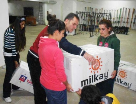 Erciyes Üniversitesi öğrencilerinden okullara anlamlı yardım