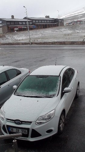 Erciyes’e ikinci kez kar yağdı