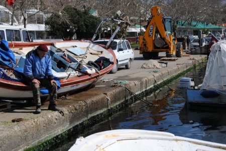 Erdek'te kayıp üç balıkçının bulunması için 30 bin metrekarelik alan taranıyor