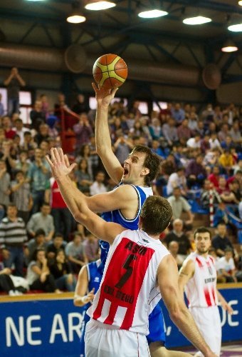 Erdemir: 77 – Türk Telekom: 64