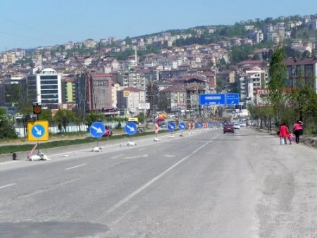 Erdemir Köprülü Kavşağı inşaatı sürüyor