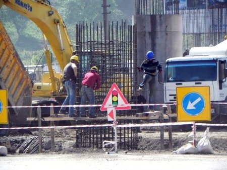 Erdemir Köprülü Kavşağı inşaatı sürüyor