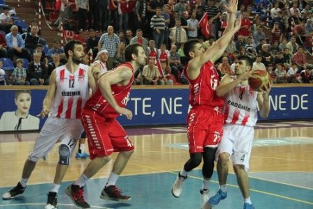 Erdemir play-off şansını kendi evinde kaybetti: 70-79
