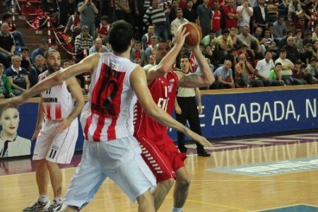 Erdemir play-off şansını kendi evinde kaybetti: 70-79