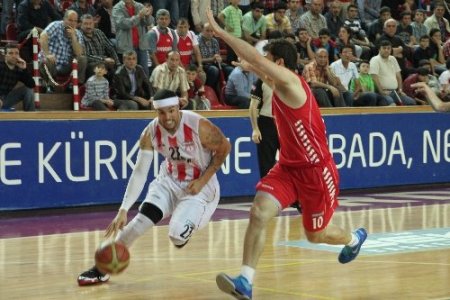 Erdemir play-off şansını kendi evinde kaybetti: 70-79