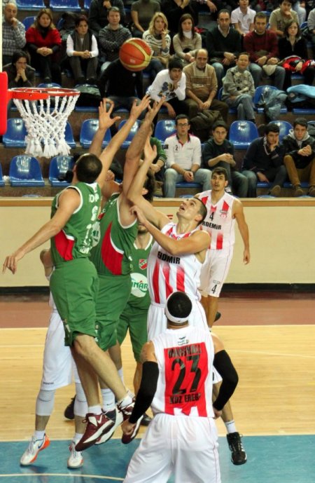 Erdemirspor: 54 Pınar Karşıyaka: 64