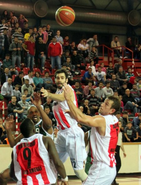 Erdemirspor: 71 - Aliağa Petkim: 61