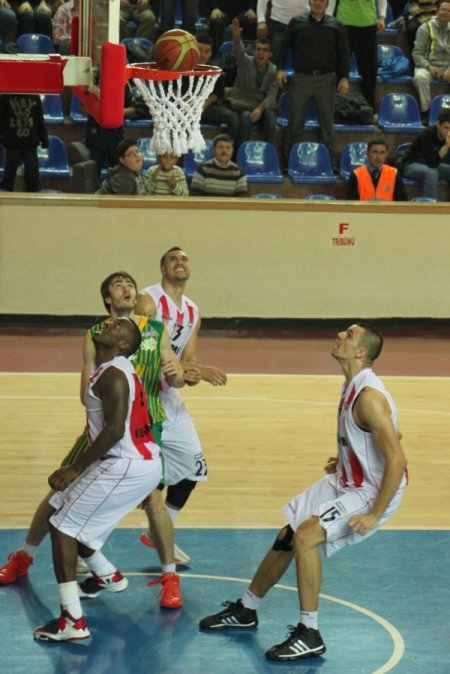 Erdemirspor: 82 - Olin Edirne: 91