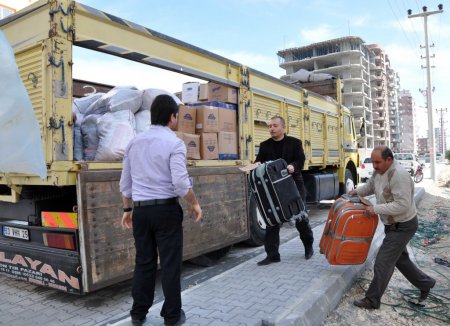 Erdemli’de Suriyeliler için toplanan yardımlar gönderildi