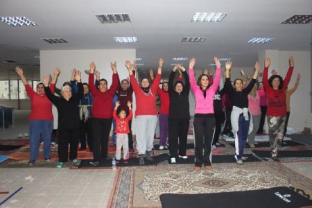 Erdemliler 'sağlıklı yaşam için spor kursu'na gidiyor