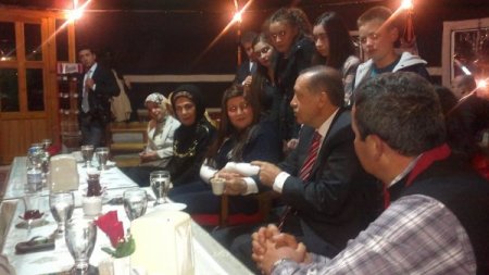 Erdoğan, AK Parti kampı öncesi türküyle moral buldu