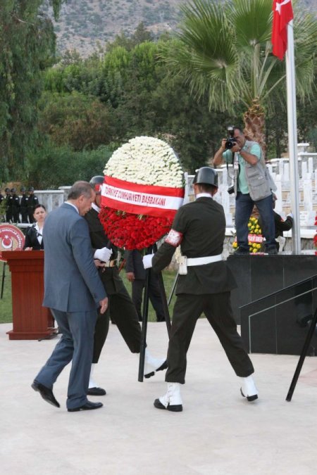 Erdoğan, Boğaz Şehitliği'ndeki Törene Katıldı