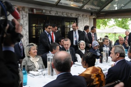 Erdoğan, Güney Afrika’daki Türk Toplumu İle Yemekte Buluştu