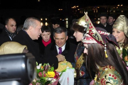 Erdoğan, Kazan'da Çakçak, Ekmek Ve Tuzla Karşılandı