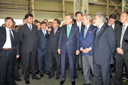 Erdoğan, Rüzgar Enerjisi İçin Türbin Üreten Fabrikada İncelemelerde Bulundu