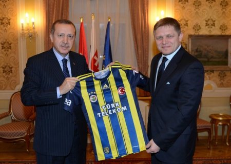 Erdoğan, Stoch'un formasını Slovak başbakanına hediye etti