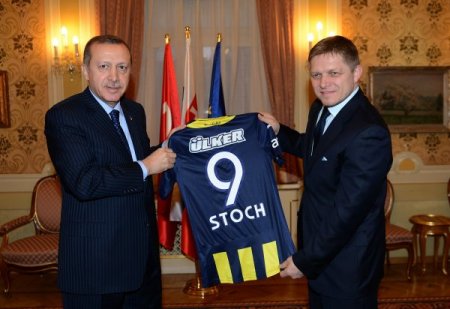 Erdoğan, Stoch'un formasını Slovak başbakanına hediye etti