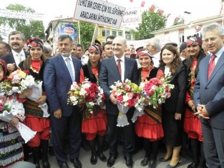 Erdoğan Bayraktar Zile'de izlenimlerde bulundu.