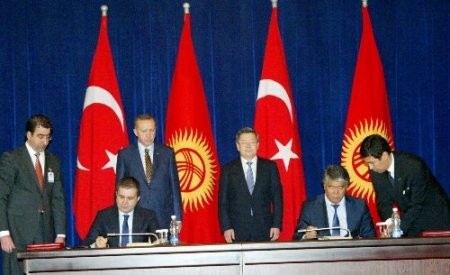 Erdoğan: Kırgızistan'ın demokratik başarısı onur verici