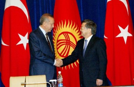 Erdoğan: Kırgızistan'ın demokratik başarısı onur verici