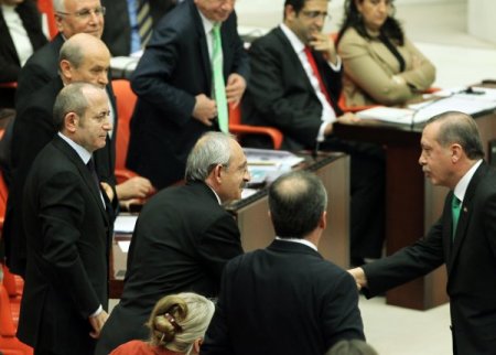 Erdoğan Meclis’e teşekkür etti, Muharrem İnce ile tokalaşmadı