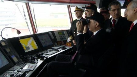 Erdoğan sismik araştırma gemisinin dümenine geçti