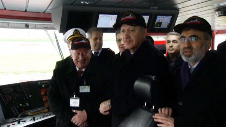 Erdoğan sismik araştırma gemisinin dümenine geçti