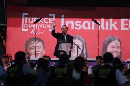 Erdoğan: Türk Okullarında Görev Yapan Öğretmenleri Alınlarından Öpüyorum