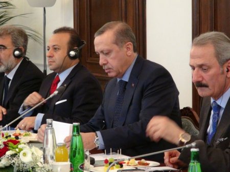 Erdoğan ve Necas heyetler arası görüşmeye başkanlık etti
