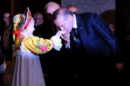 Erdoğan'dan dünya çocuklarına kardeşlik vurgusu: Hepimiz Adem ve Havva'danız