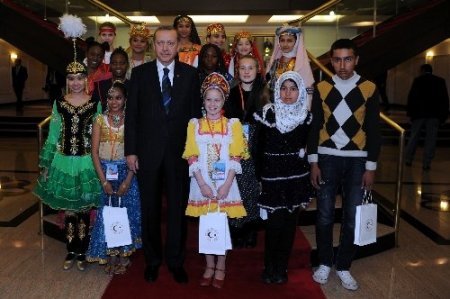 Erdoğan'dan dünya çocuklarına kardeşlik vurgusu: Hepimiz Adem ve Havva'danız