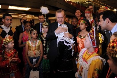 Erdoğan'dan dünya çocuklarına kardeşlik vurgusu: Hepimiz Adem ve Havva'danız