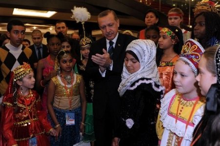 Erdoğan'dan dünya çocuklarına kardeşlik vurgusu: Hepimiz Adem ve Havva'danız