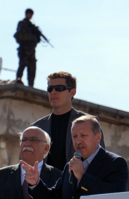 Erdoğan'ın helikopteri havada skorsy ve kobra helikopterleri ile korundu