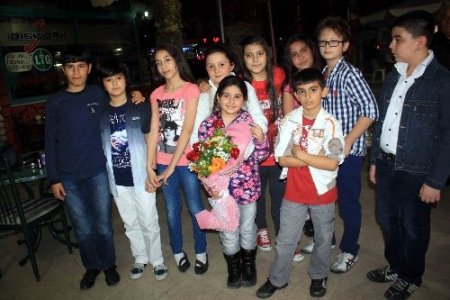 Erdoğan'ın koltuğunda ağladı, 'Hoş Geldin Başbakan' sloganlarıyla karşılandı