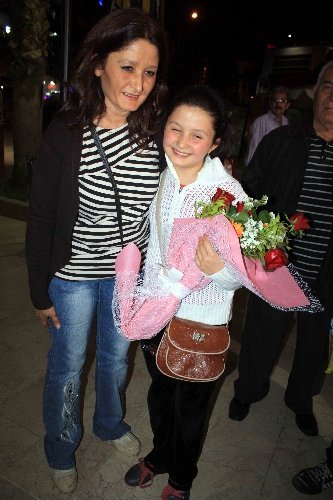 Erdoğan'ın koltuğunda ağladı, 'Hoş Geldin Başbakan' sloganlarıyla karşılandı