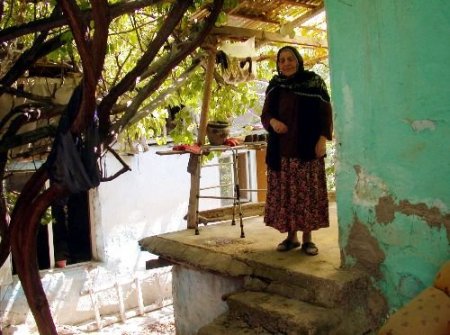 Erdoğan'ın Ziyaret Ettiği Gecekondu Sahibi Olgun: Başbakan'ı Karşımda Görünce Dilim Damağım Durdu, Konuşamadım