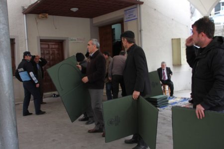 Ereğli Belediyesi, 5 camide bin seccade dağıttı