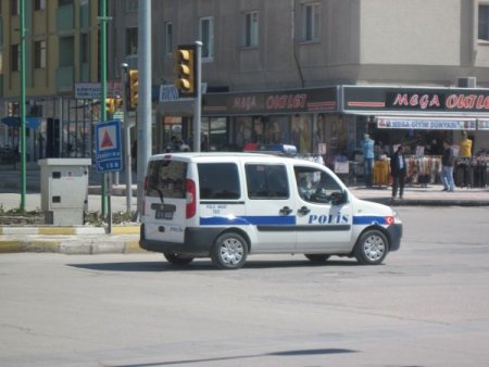 Ereğli Belediyesi'nde Gözaltına Alınan Zanlıların Sorgusu Sürüyor (2)