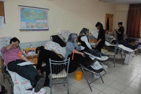 Ereğli Fem Dershanesi Öğrencilerinden Kızılay'a Kan Bağışı