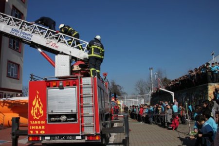 Ereğli itfaiyesi Yıldırımlı Koleji'nde yangın tatbikatı yaptı