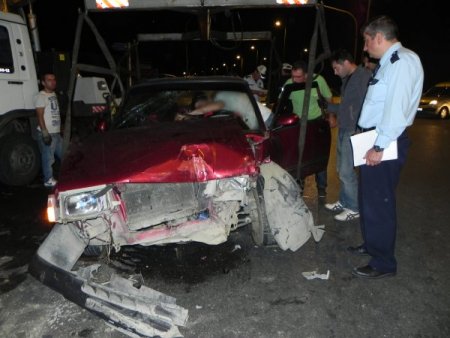 Ereğli'de 2 otomobil çarpıştı, 3 yaralı