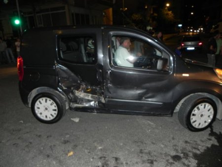 Ereğli'de 2 otomobil çarpıştı, 3 yaralı