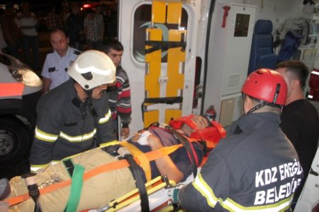 Ereğli'de araçta sıkışan vatandaşları itfaiye kurtardı: 2 yaralı