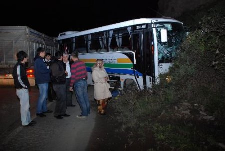 Ereğli'de Halk Otobüsü İle Otomobil Çarpıştı: 8 Yaralı