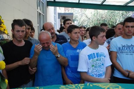 Ereğli'de Hayatını Kaybeden 3 Üniversite Öğrencisi Gözyaşlarıyla Toprağa Verildi